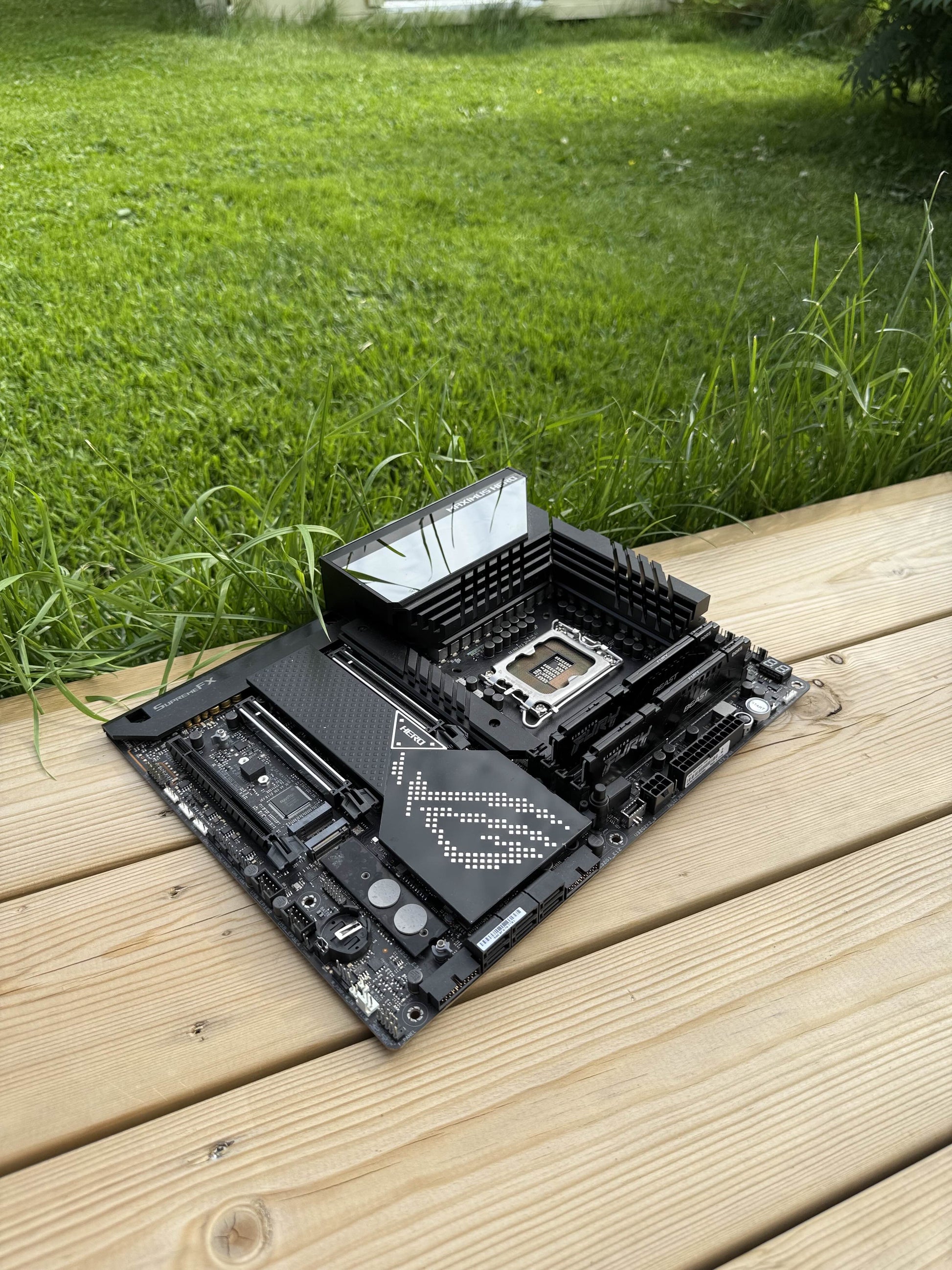 Z690 Maximus Hero + 32GB DDR5-5600
